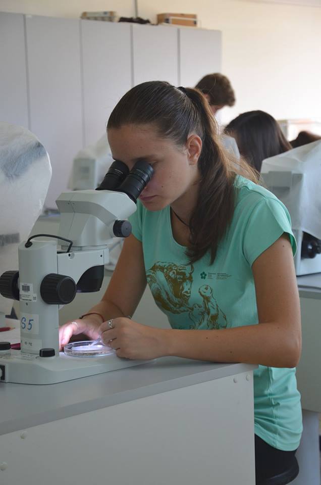 Simona Uchytilová v laboratoři