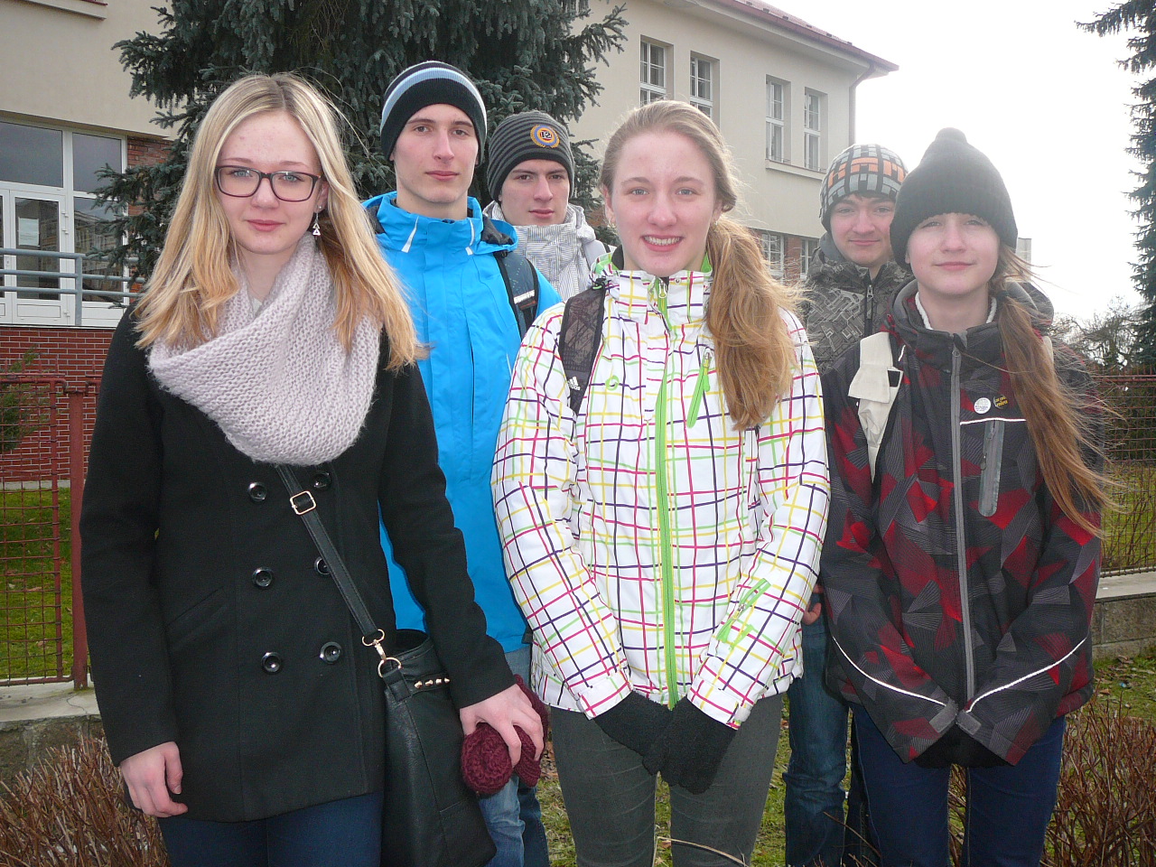 Okresní kolo zeměpisné olympiády 2014 - 2015, 1. řada - J. Stuchlíková, A. Boháčová, A. Stará, 2. řada - M. Vomela, F. Janda, J. Fruhbauer